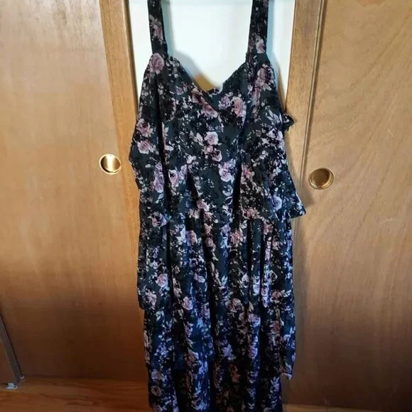 Arula Floral Dress - Picture 2 of 3